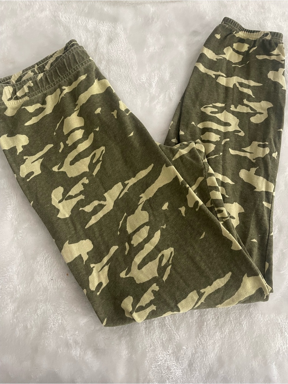 Monrow Sz medium camo green yellow joggers cozy comfy